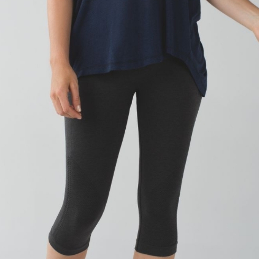 LULULEMON in the Flow crop Heathered blk